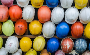 Colore dei caschi di sicurezza nei cantieri: qual  il loro significato?